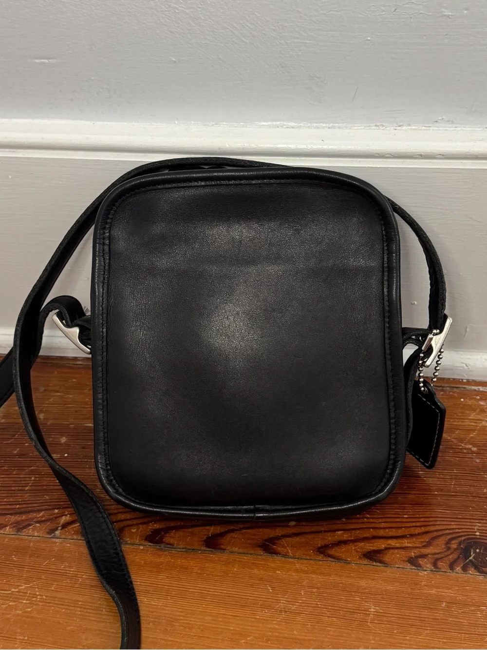 Vintage Coach 9817 Kit Camera Crossbody Bag 90's Black Glovetanned Leather USA